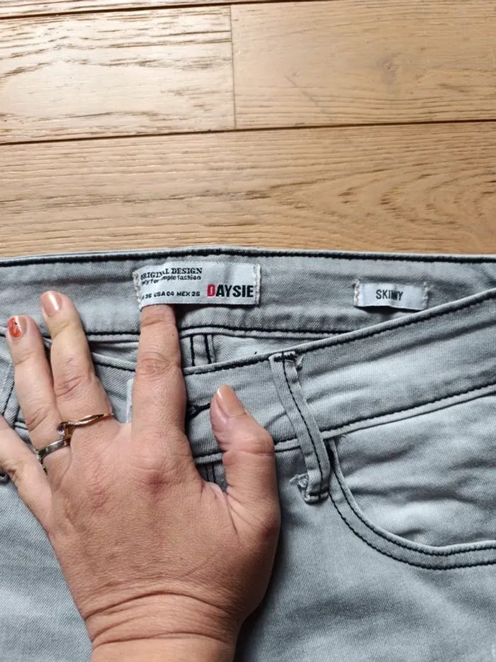 Jean skinny gris clair – taille 36 (peu porté) - photo numéro 2