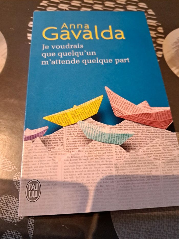 Livre "Je voudrais que quelqu'un m'attende quelque part" d'Anna Gavalda