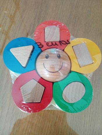 Puzzle d'encastrement en bois