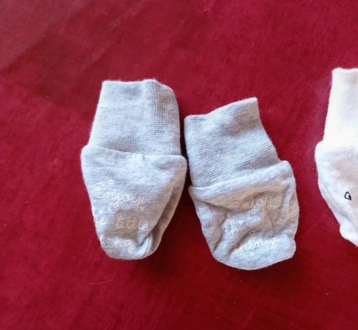 2 paires de gants nouveau né - photo numéro 2