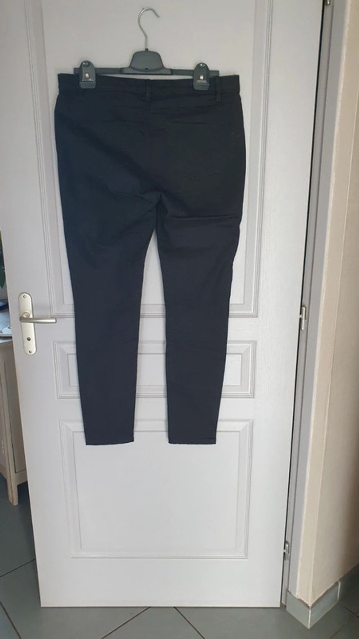 Pantalon un peu evasé - photo numéro 2