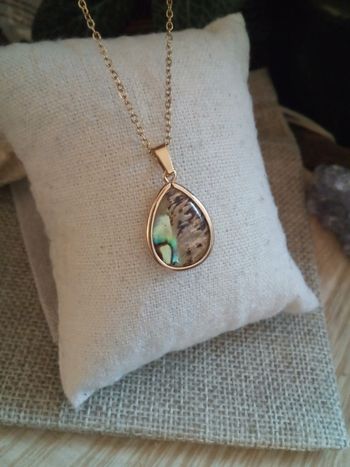 Collier pendentif goutte d'ormeaux