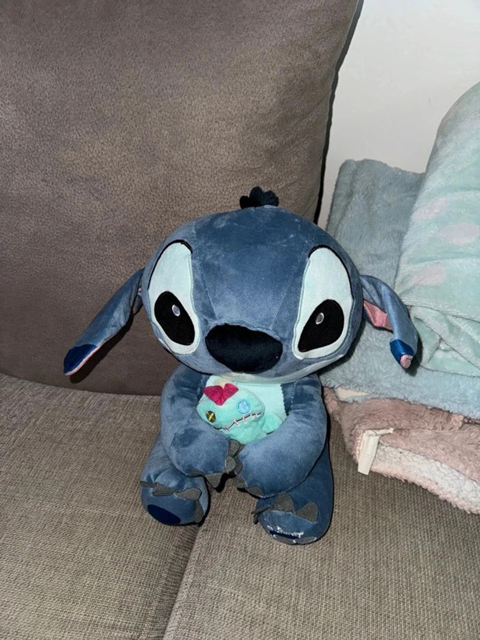 Peluche stitch avec son doudou Disney 100 ans - photo numéro 5
