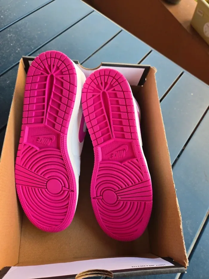 Nike air Jordan 1 Mid femme taille 40 neuves blanc rose fuchsia - photo numéro 7