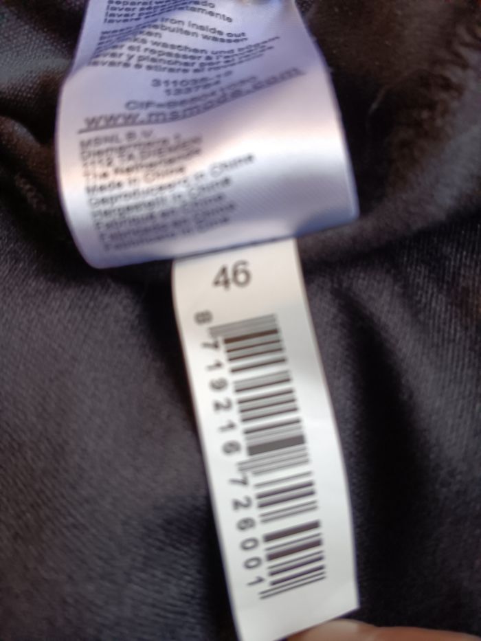 Robe noire en dentelle - photo numéro 4