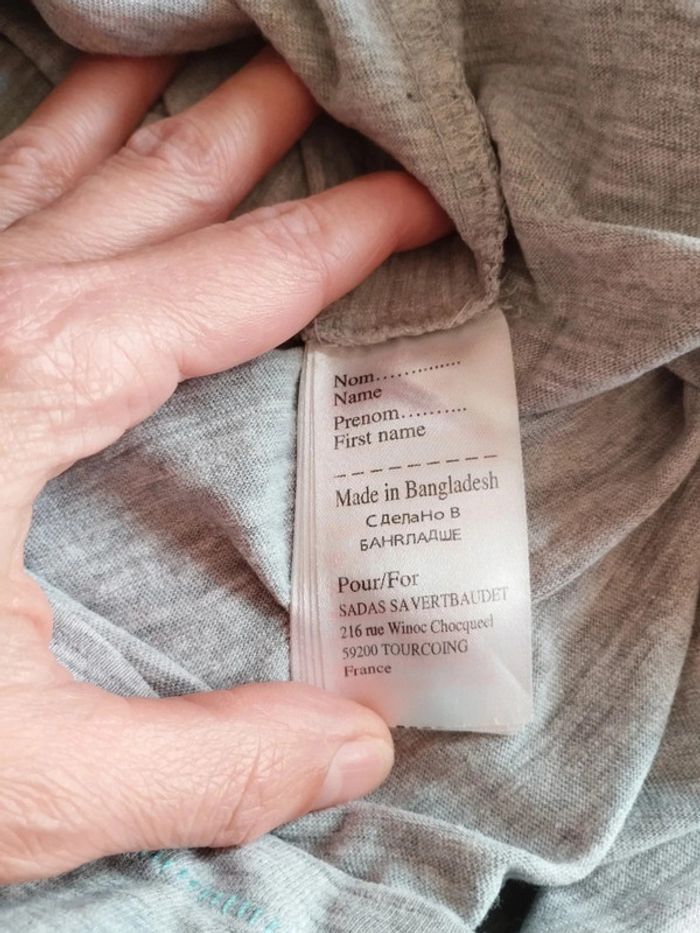 Tee-shirt gris – Vertbaudet – 6 ans - TBE - photo numéro 6