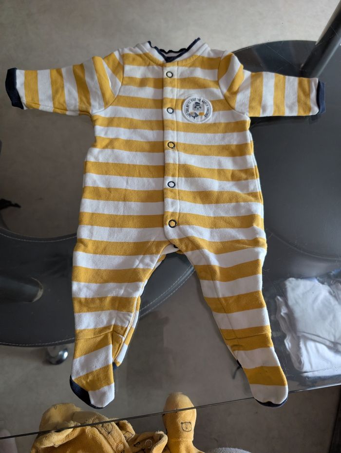 Lot de pyjamas  1 mois - photo numéro 6