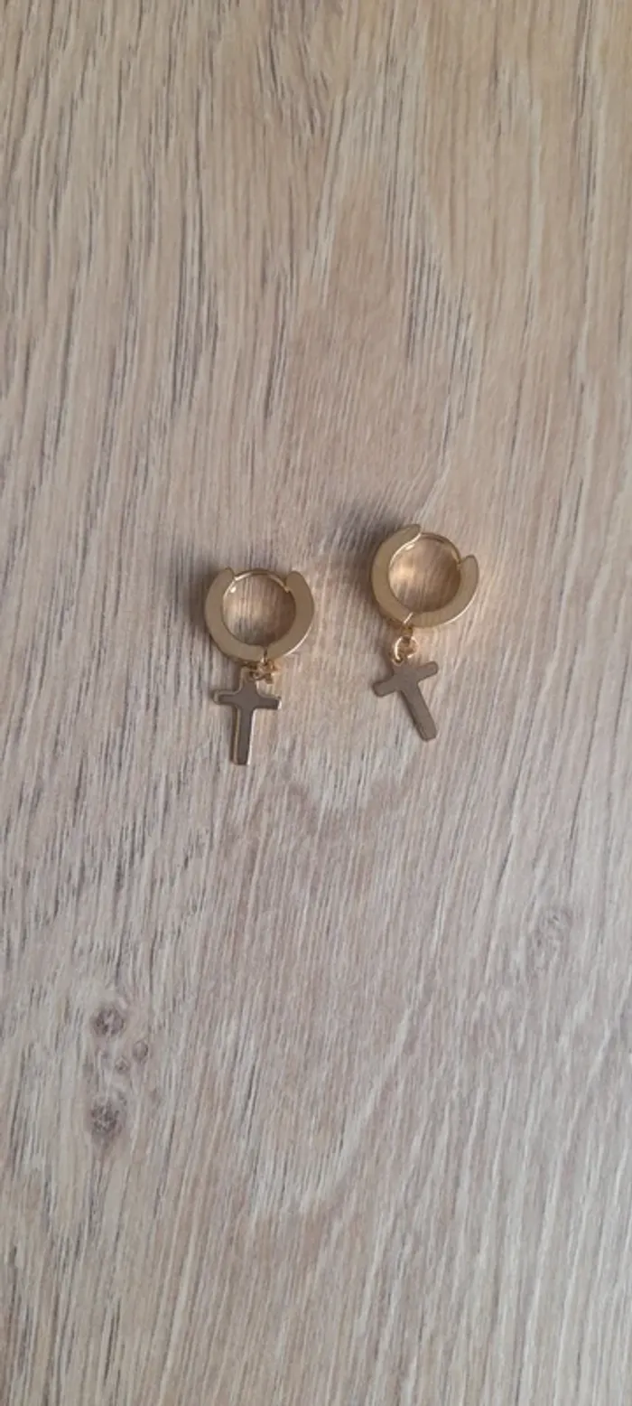 Boucle d'oreilles créole et croix