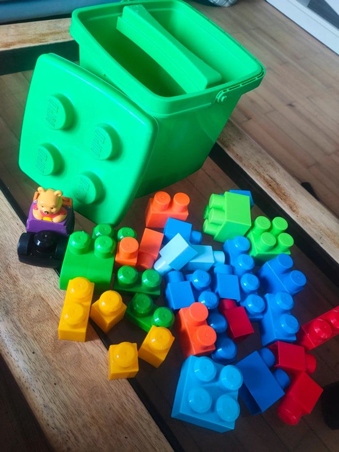 Seau plein de Blocs de constructions