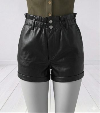 Mini short casual en cuir taille haute tendance printemps 2026 noir