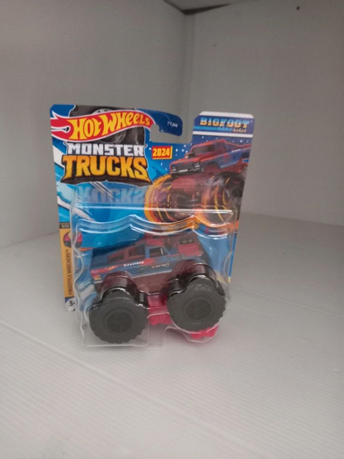 Hotwheel monster truck big foot