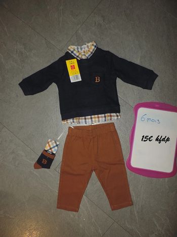 ensemble taille 6 mois neuf