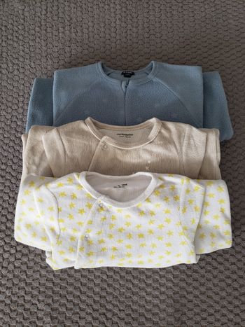 Lot de 3 pyjamas taille 2 ans