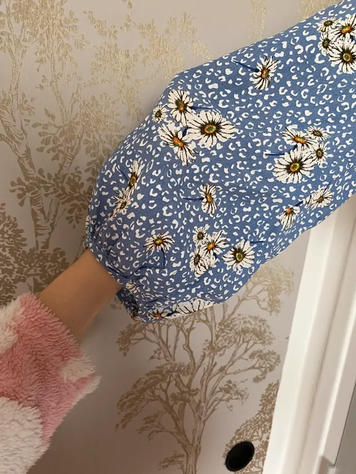 Top court à fleurs bleues Primark - photo numéro 4