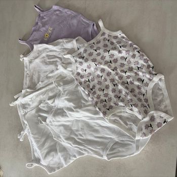 Lots de 6 bodys débardeur.