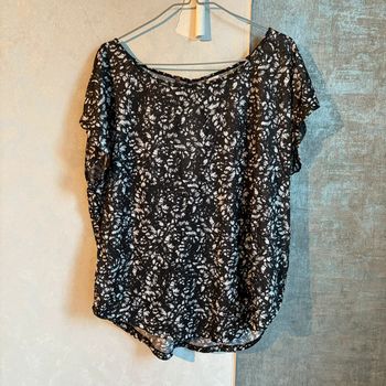 Tshirt ouvert dans le dos • noir & blanc • 38/40 🌿