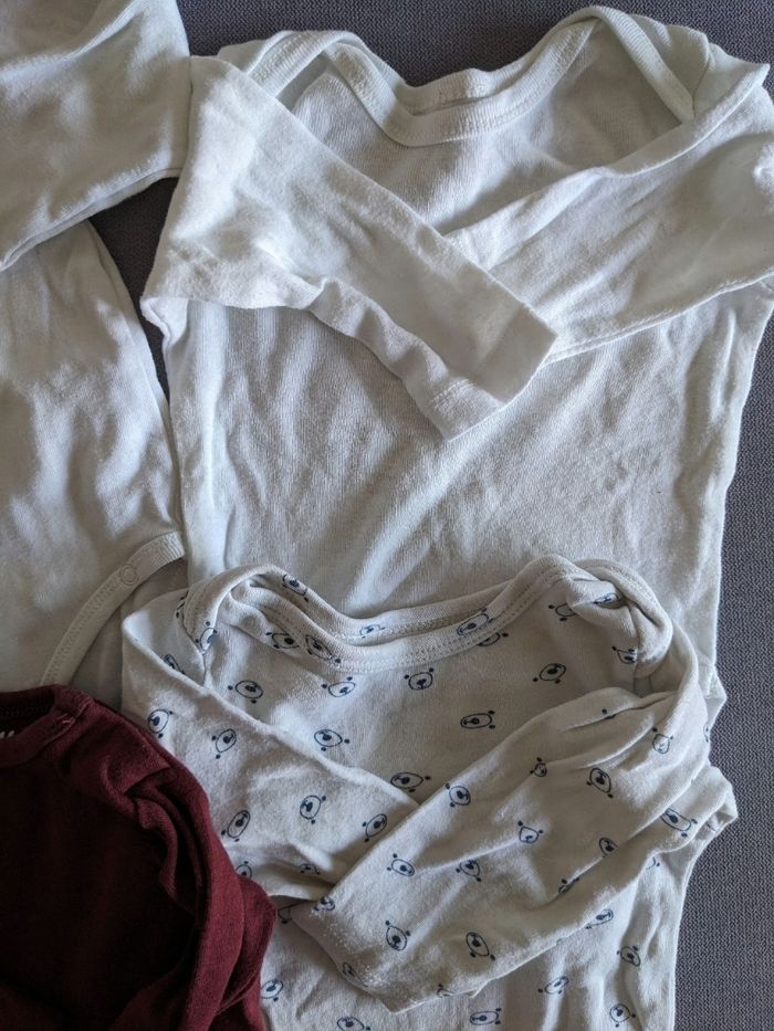 Lot bodies 3 mois - photo numéro 4