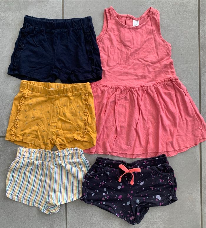 Lot 1 robe + 4 short taille 3 ans