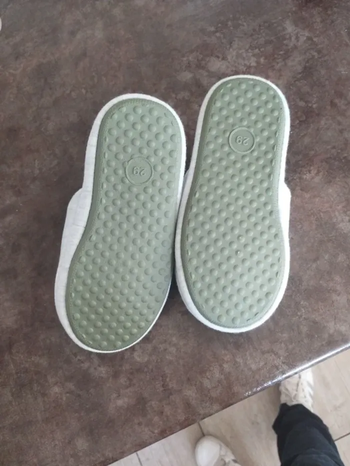 Chaussons neufs - photo numéro 2