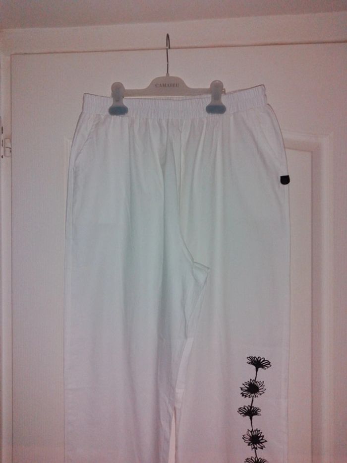 Pantalon blanc imprimé - photo numéro 2