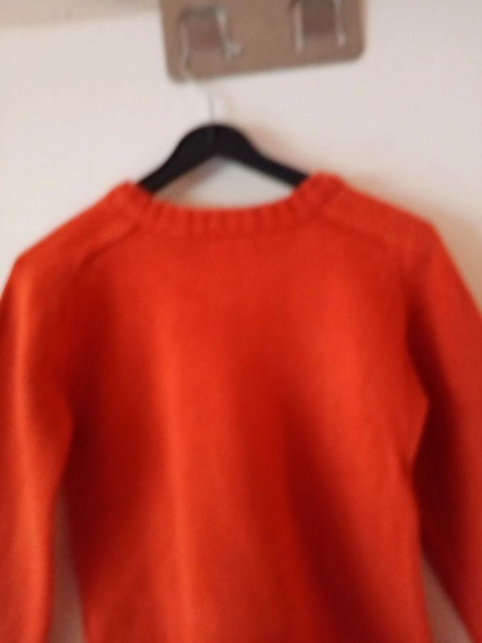 Joli pull orange. Hema. 3 ans - photo numéro 7