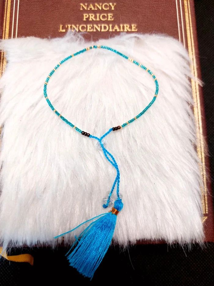 Magnifique bracelet ajustable perles et cordelette bleu avec pompon. - photo numéro 3