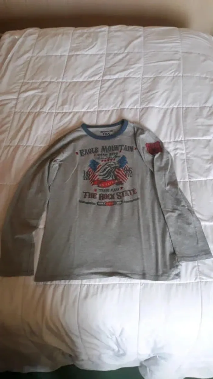 T-shirt manches longues taille 11 / 12 ans