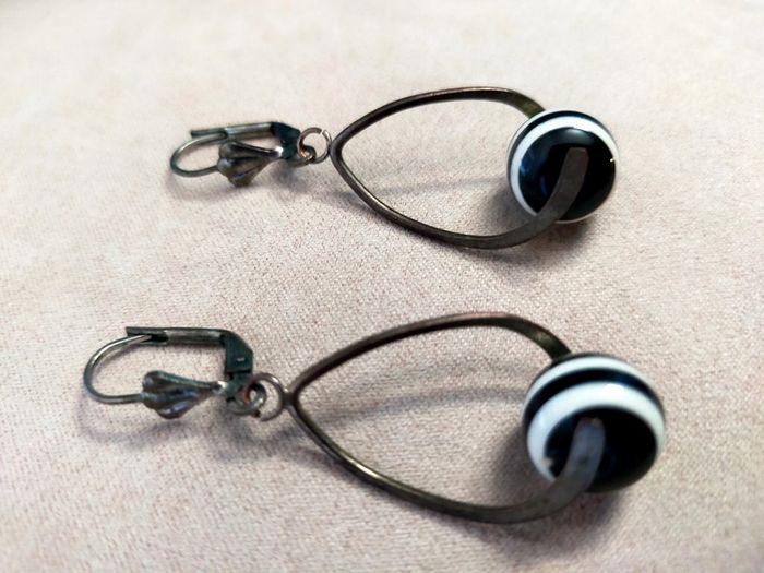 Boucles d’oreilles goutte & perle rayée – Fantaisie chic - photo numéro 2