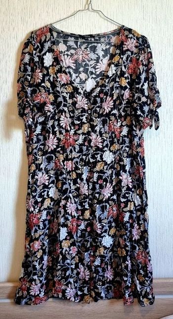 Robe fleurie col en V