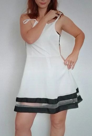 Robe pinup décolleté blanche ajourée en bas 36