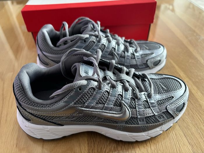 Baskets Nike P6000 Pointure 34 Neuves - photo numéro 2