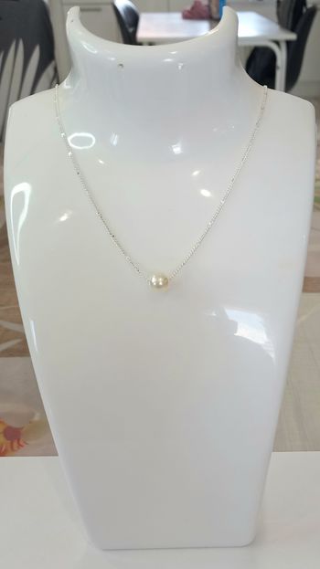 Collier chaine argentée perle