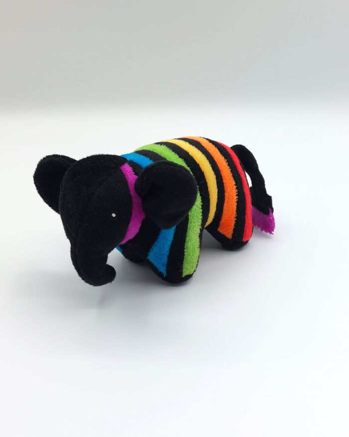 Petite peluche doudou éléphant noir rayures multicolores CAPAROL queue pinceau - photo numéro 2