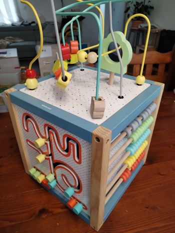 Cube d'activité bébé