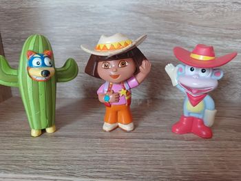 Lot de figurine dora
