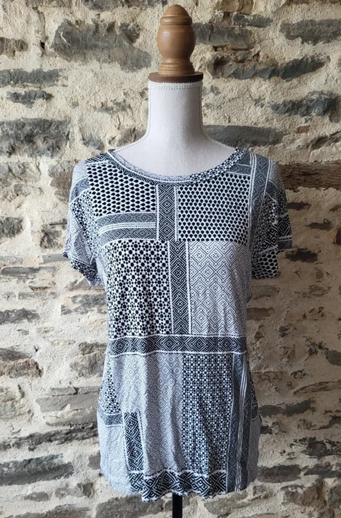 T-shirt manches courtes à motifs noir et blanc H&M Taille L ou 40 - photo numéro 2