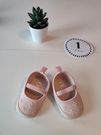 Paire de chaussures rose