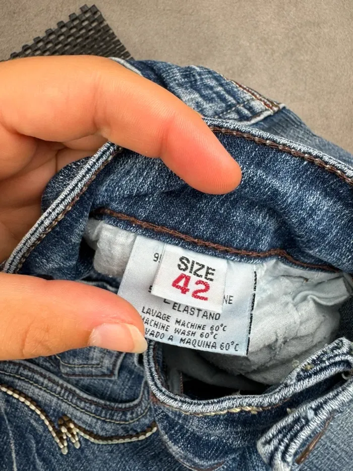 Pantacourt Denim en jeans Vintage à motifs brodé Y2k 00’s Taille 42 - photo numéro 10