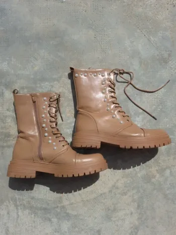 Bottines beige avec perles