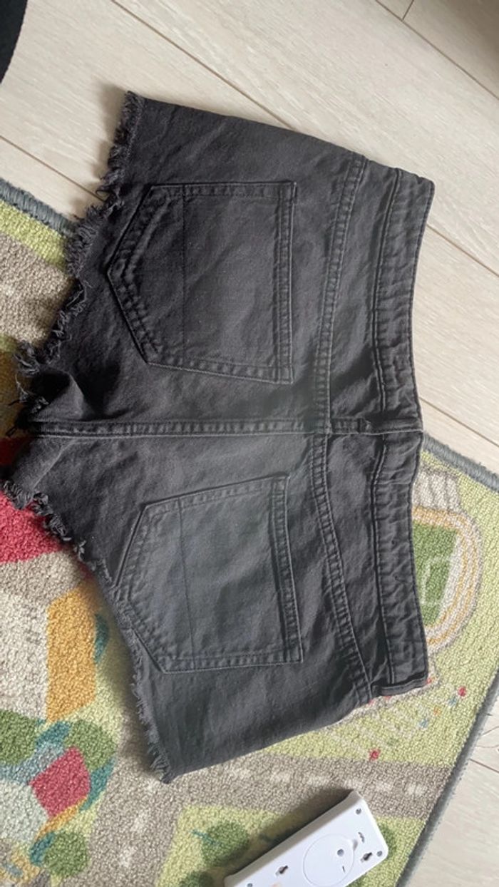 Short déchiré H&m taille 38 - photo numéro 4