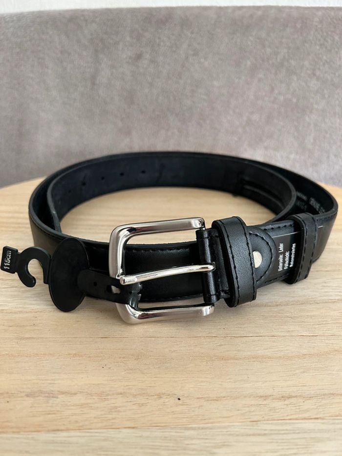 Ceinture en cuir noir taille 115 cm