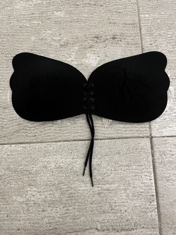 Soutien gorge adhésif 