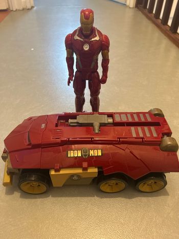 Voiture Iron Man + figurine