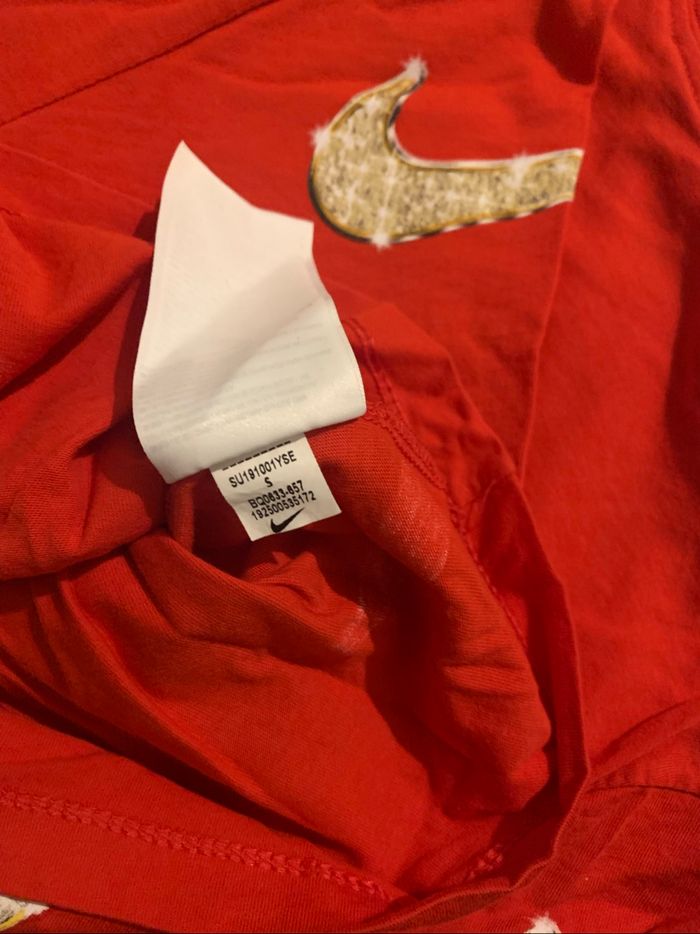 Beau tee shirt nike original couleur rouge avec logo en strass - photo numéro 8