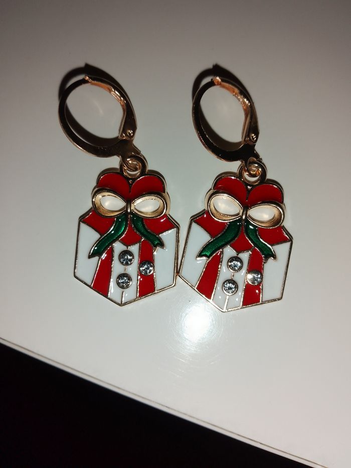 Boucles d'oreilles neuve cadeaux