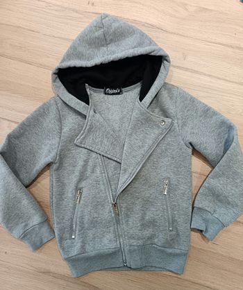 Veste zippée a capuche 