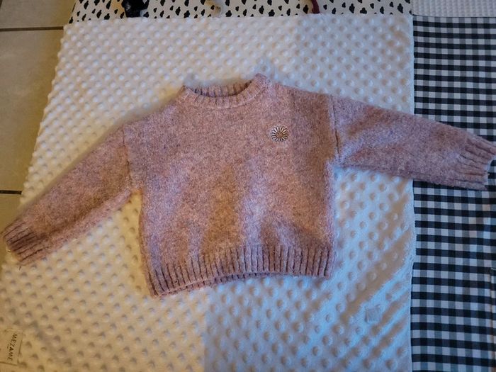Pull rose chaud avec fleur brodée – Taille 3 ans Parfait pour les nuits fraîches du printemps