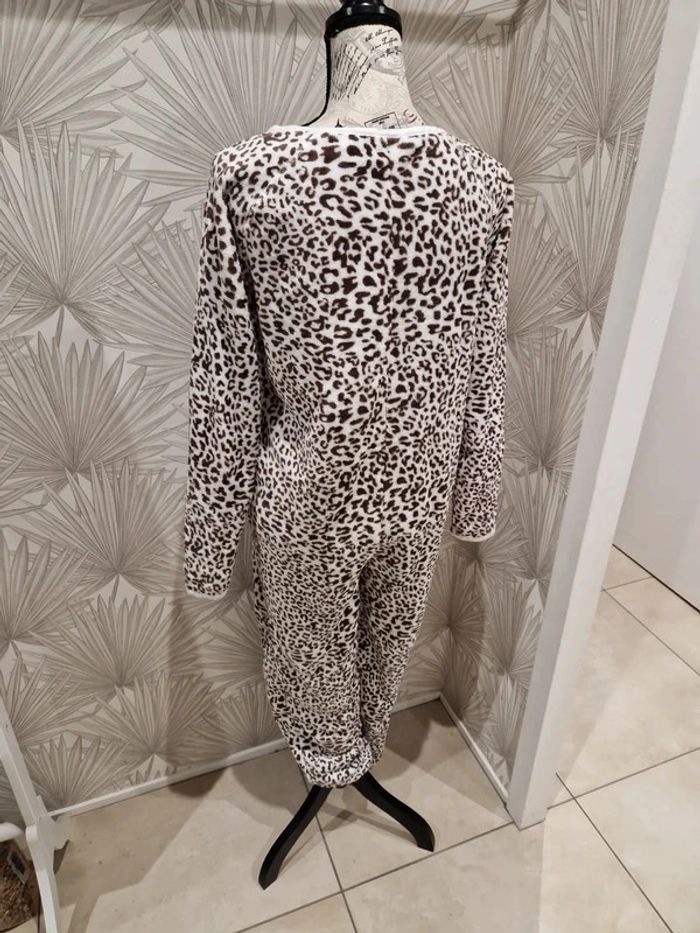 Joli surpyjama avec fermeture léopard taille 46/48 - photo numéro 2