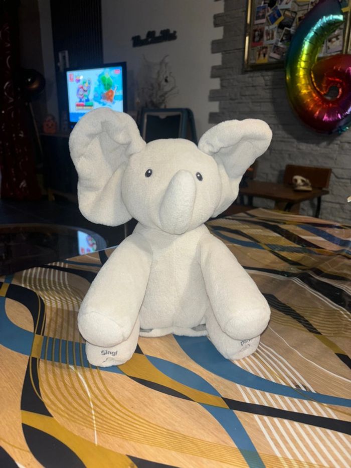 Flappy l’éléphant peluche interactive