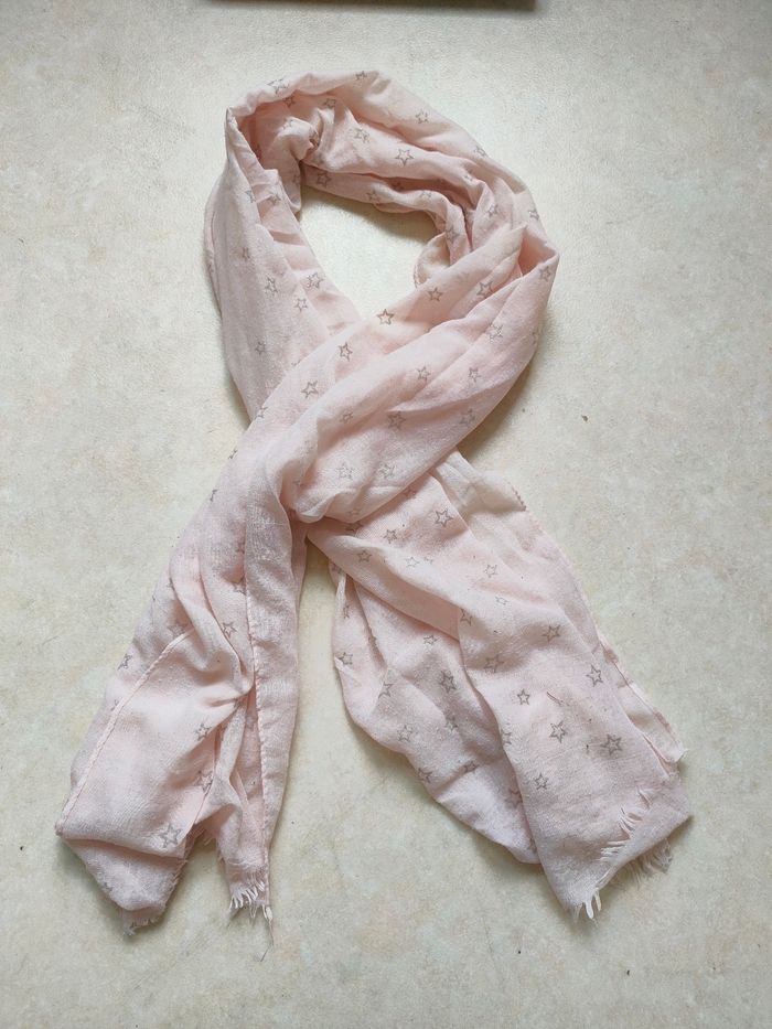 Écharpe / foulard – Tour de cou – Rose pâle à étoiles
